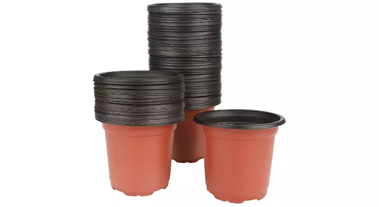 Vasi in plastica da 10cm per il giardinaggio.